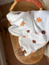 Load image into Gallery viewer, Retro Daisy Lovey